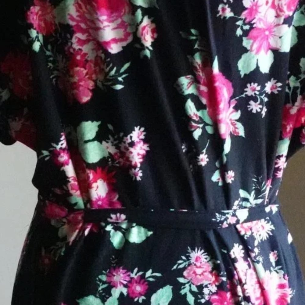 Fitted Flower Dress - Picture 10 of 11